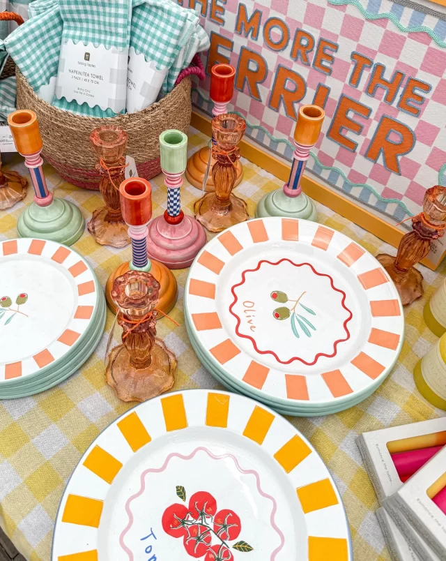 Summer dining, but make it bold! 🍋

Add a pop of colour to your alfresco feasts with funky plates, vibrant tablecloths, and playful accessories! We have a fantastic range available in the garden centre! 🍅 

#springstyle #alfrescodining #outdoordining #stubbings #maidenhead #bold #sardine #olive #tomato #lemon #patterns #berkshire #giftware #picnic